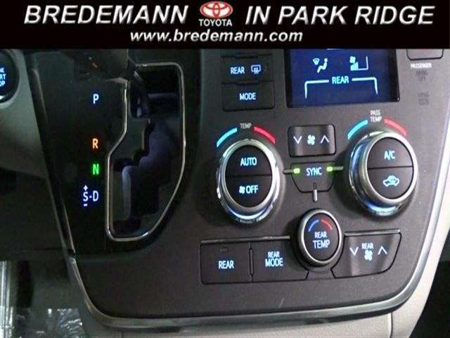 Toyota Sienna 2017 photo 17